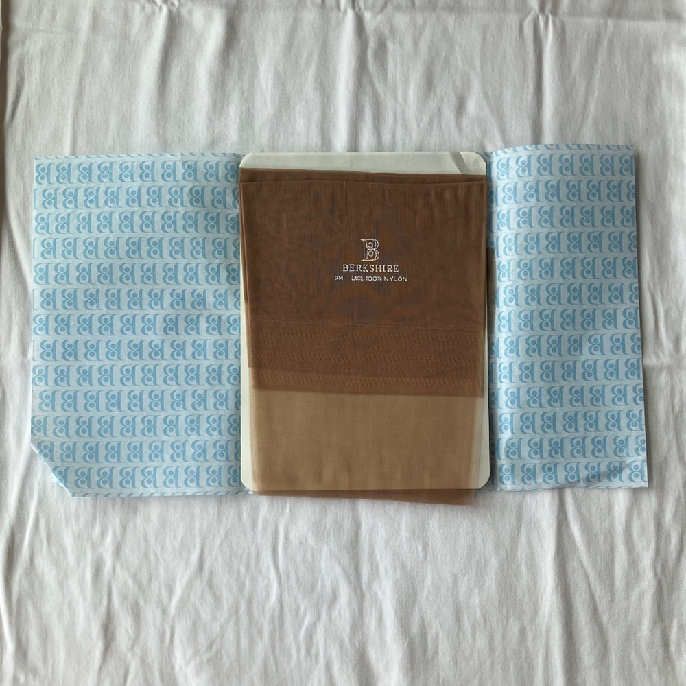 Vintage Berkshire Tan Thigh-high hosiery, new, 100% Nylon, 9M